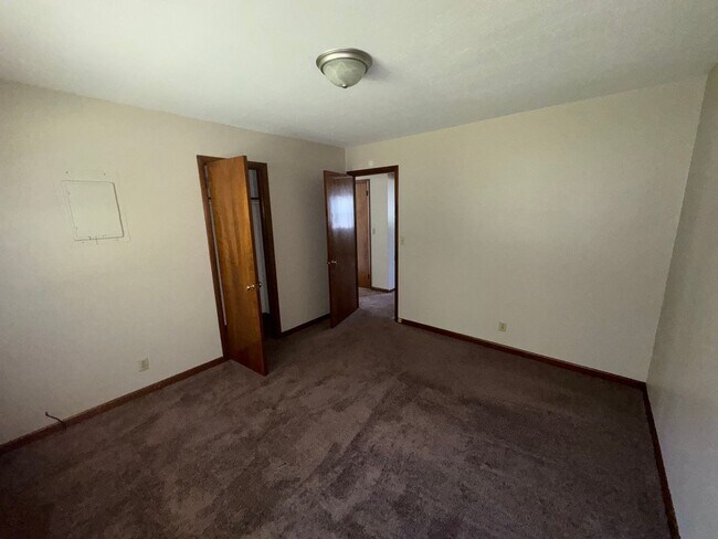 Building Photo - 586 Hutchens Rd