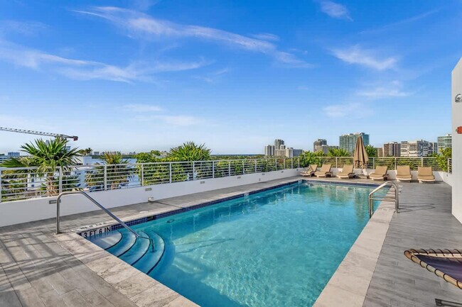 Building Photo - 9901 E Bay Harbor Dr