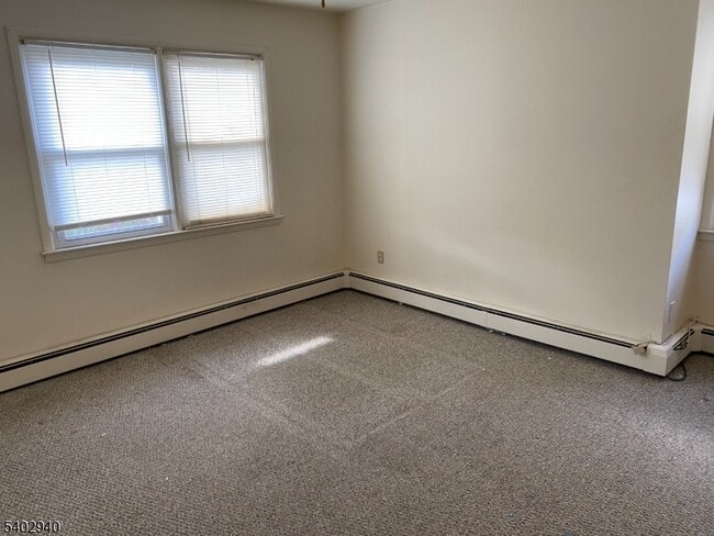 Building Photo - 172 Kanouse St