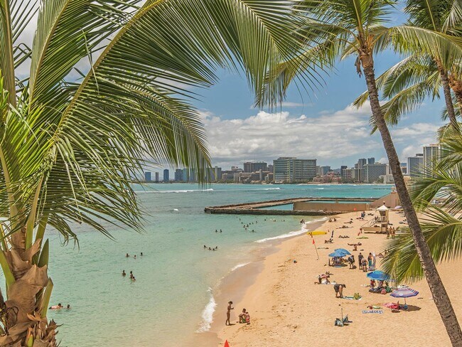 Building Photo - Oceanfront Kaimana Beach Studio at Sans Souci