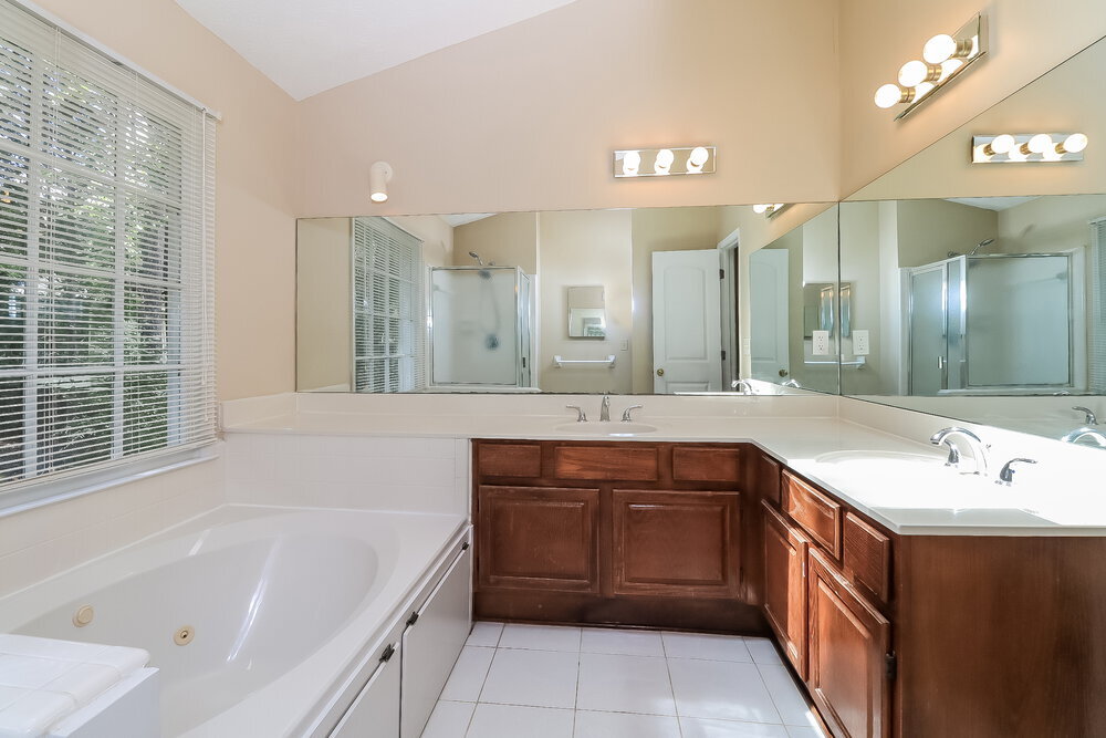 Building Photo - 2885 Summit View Ct