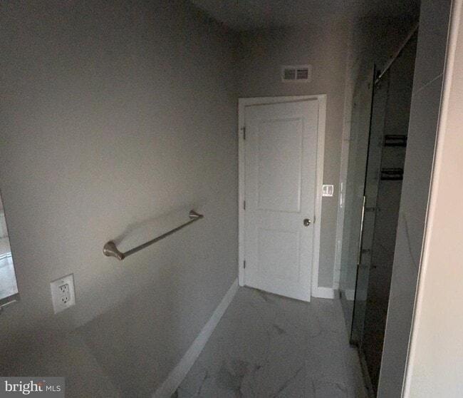 Building Photo - 5543 Ridge Ave