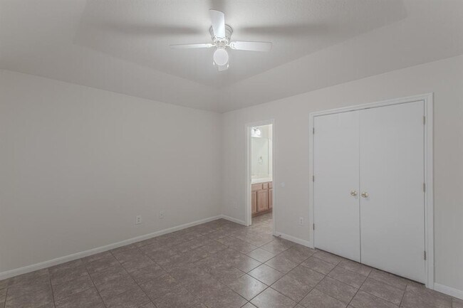 Building Photo - 10 Greenglade Ct