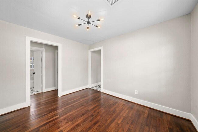 Building Photo - 5519 Chapman St