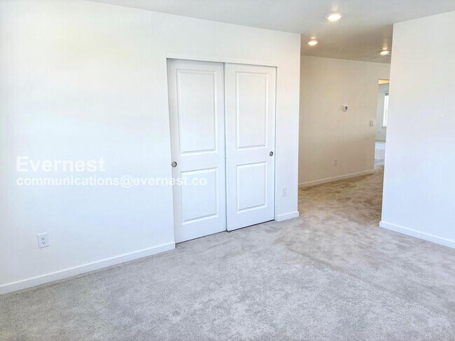 Building Photo - 740 Columbia St