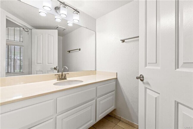 Building Photo - 1260 Highcliff Cir