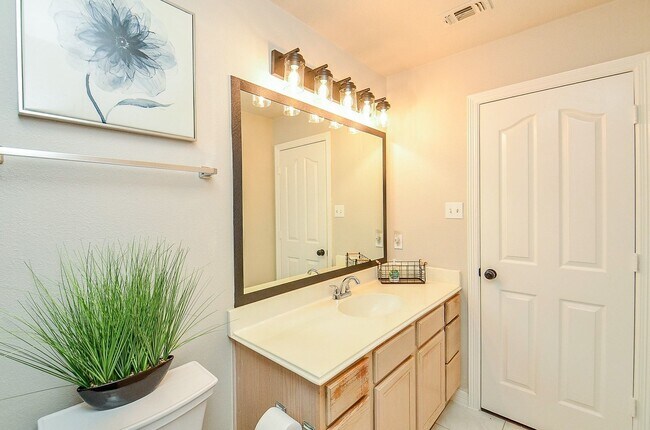 Building Photo - 6146 Rocky Nook Dr