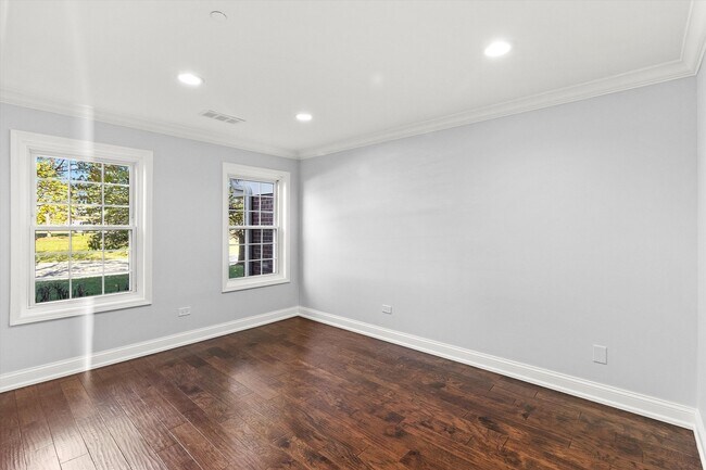 Building Photo - 1615 W Hawkes St