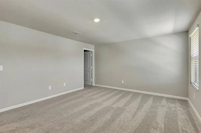 Building Photo - 5788 SE Edgewater Cir