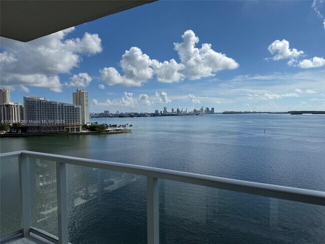 Building Photo - 1155 Brickell Bay Dr