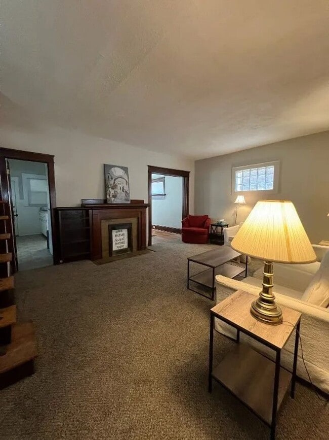 Building Photo - 357 W 9th St