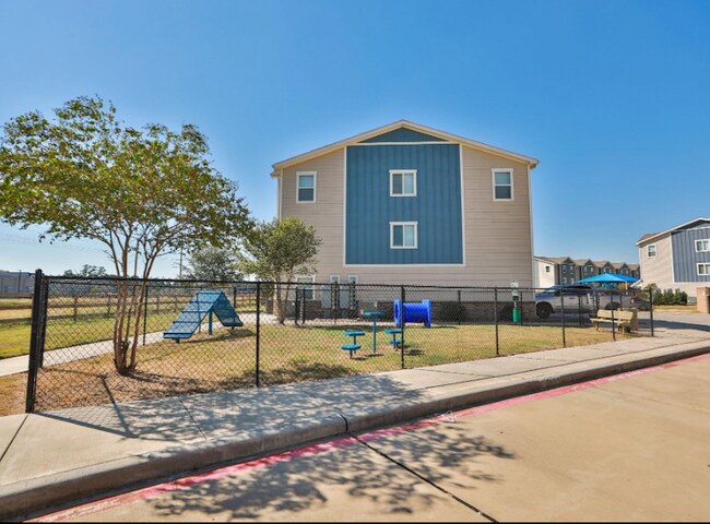 Building Photo - 21155 Gosling Rd