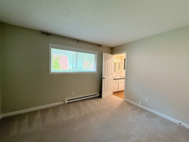 Building Photo - Super Cute 2 Bedroom Condo in Tigard!!! Water, Sewer and Garbage Included!!!