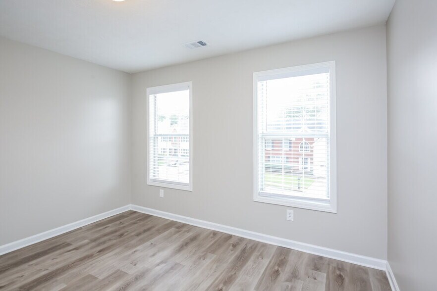 Building Photo - 1370 Ox Bridge Way NW