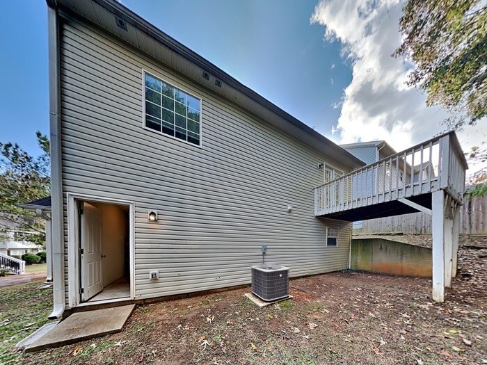 Building Photo - 320 Lake Royale Pl