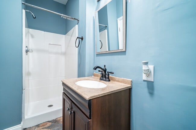 Building Photo - 305 Piney Mountain Dr