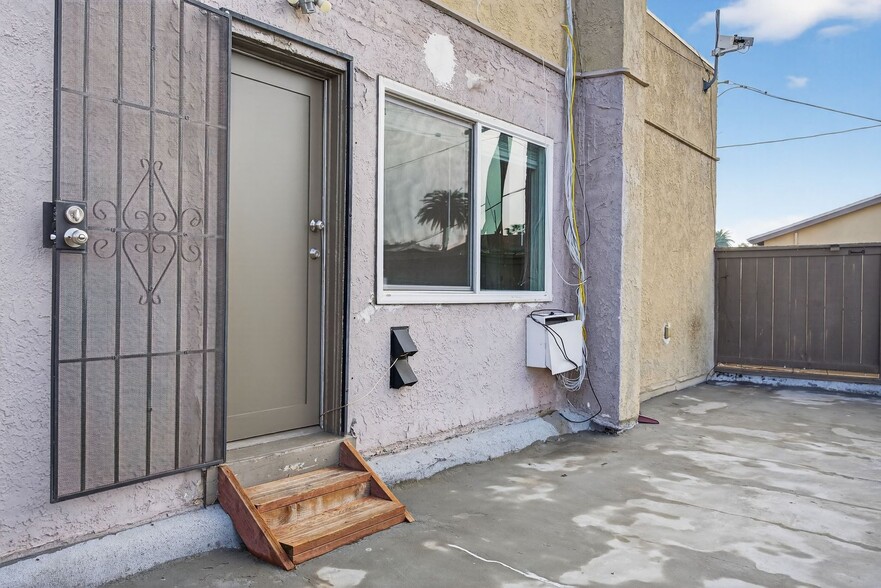 Building Photo - 905 Cherry Ave