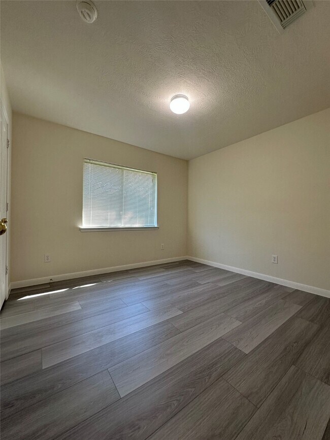 Building Photo - 15102 Millers Run Ln