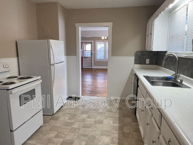 Building Photo - 1261 SW Wayne Ave