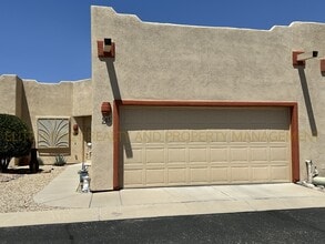Building Photo - 585 W Deerview Ct