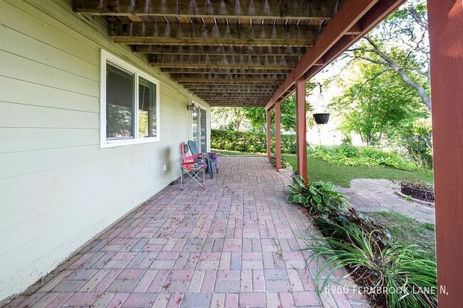 Building Photo - 4 Bed 2 Bath Renovated Home in Maple Grove!