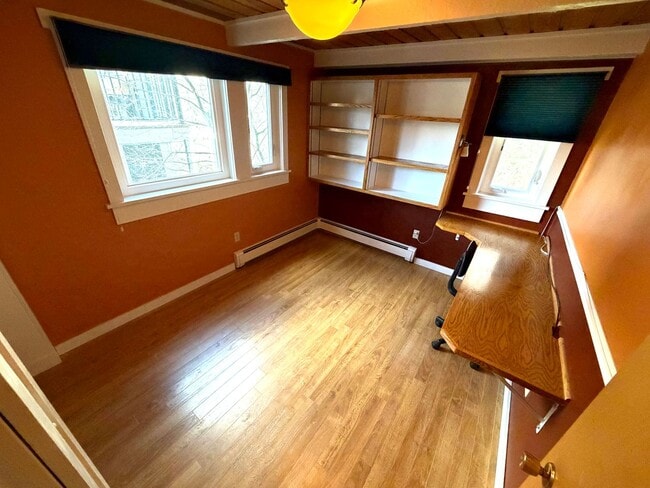 Building Photo - Stunning 2 Bed 1 Bath Condo Close to Downt...