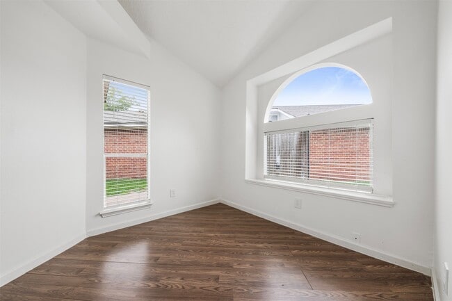 Building Photo - 6606 Laurel Glen Dr