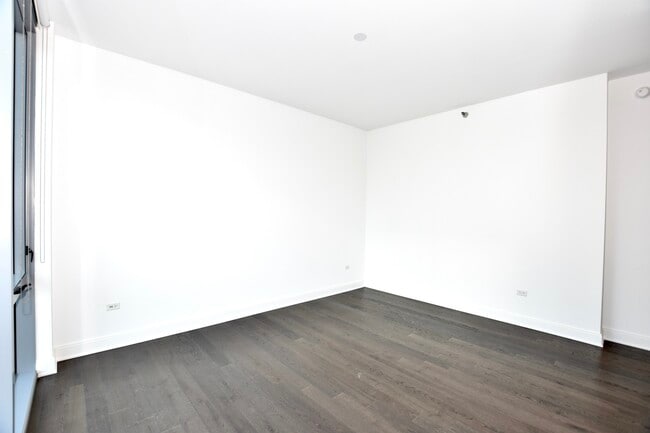 Building Photo - 60 E Randolph St