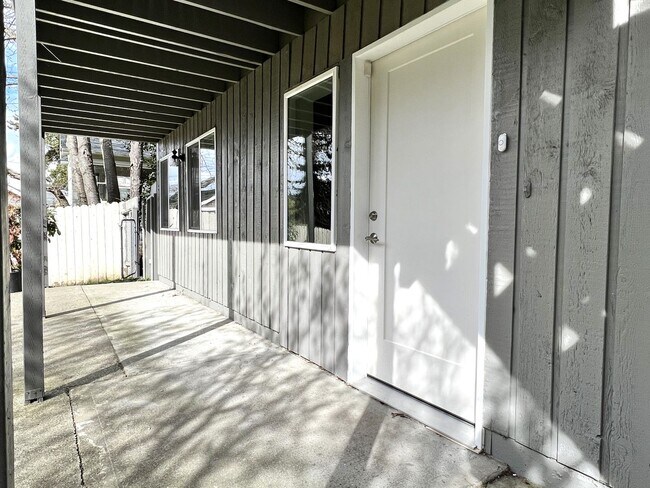 Building Photo - 4721 43rd Ave S