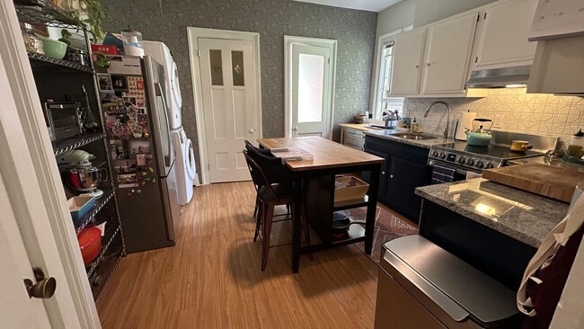 Kitchen - 613-2 Chapel St