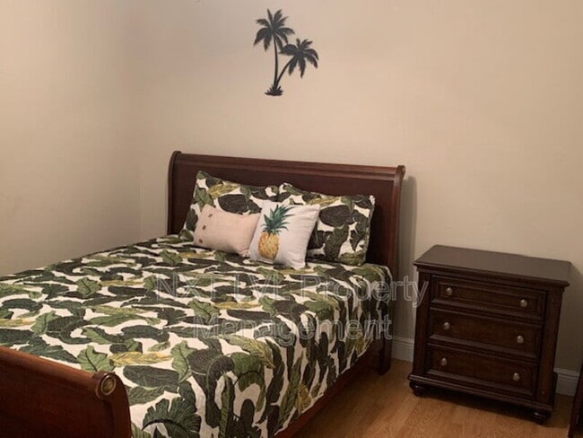 Building Photo - 4123 SW 21st Pl