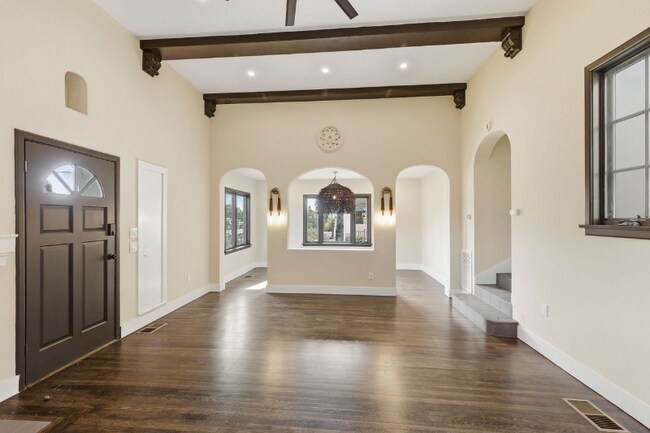 Building Photo - 3608 Wilshire Terrace