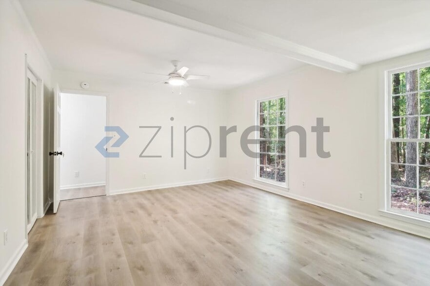 Building Photo - 4810 Chapel Hill Rd