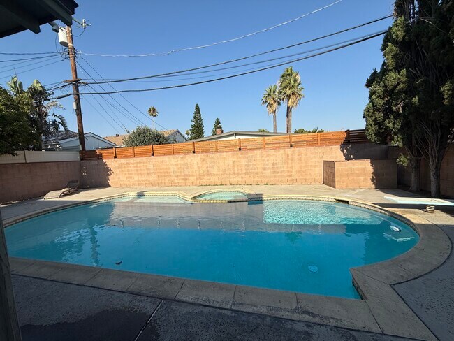 Building Photo - 7700 Alcove Ave