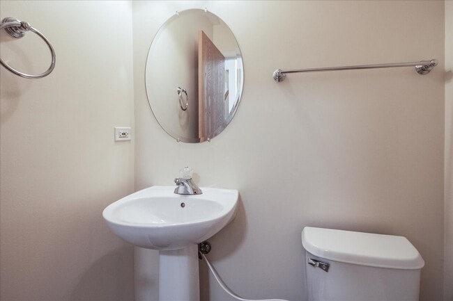 Building Photo - 2306 Reflections Dr