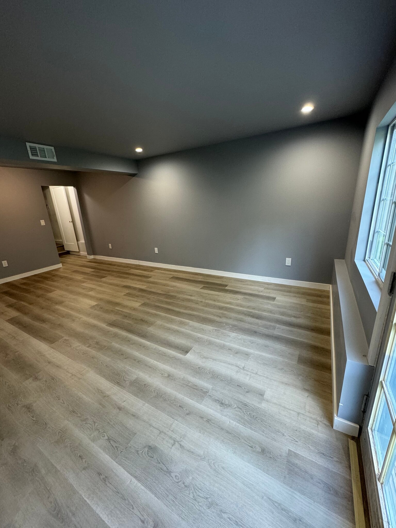 Building Photo - 881 Skyline Dr