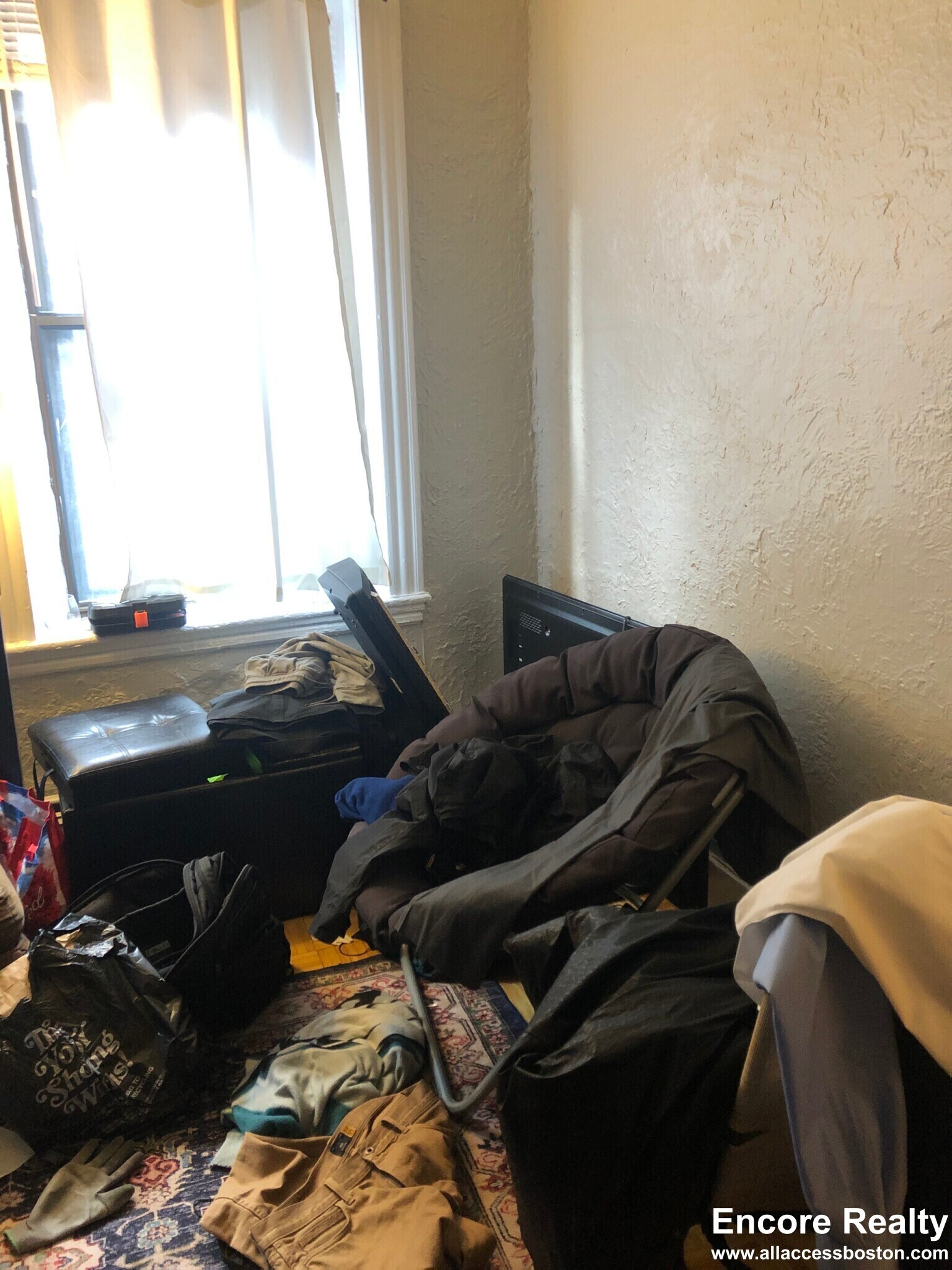 Building Photo - 40 Anderson St