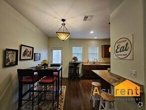 Building Photo - Furnished Rental In Jacksonville long term...