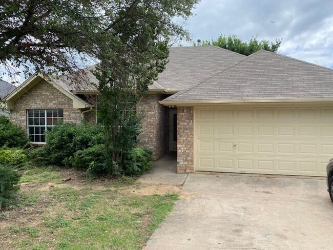 Primary Photo - THREE BEDROOM TWO BATHROOM HOUSE