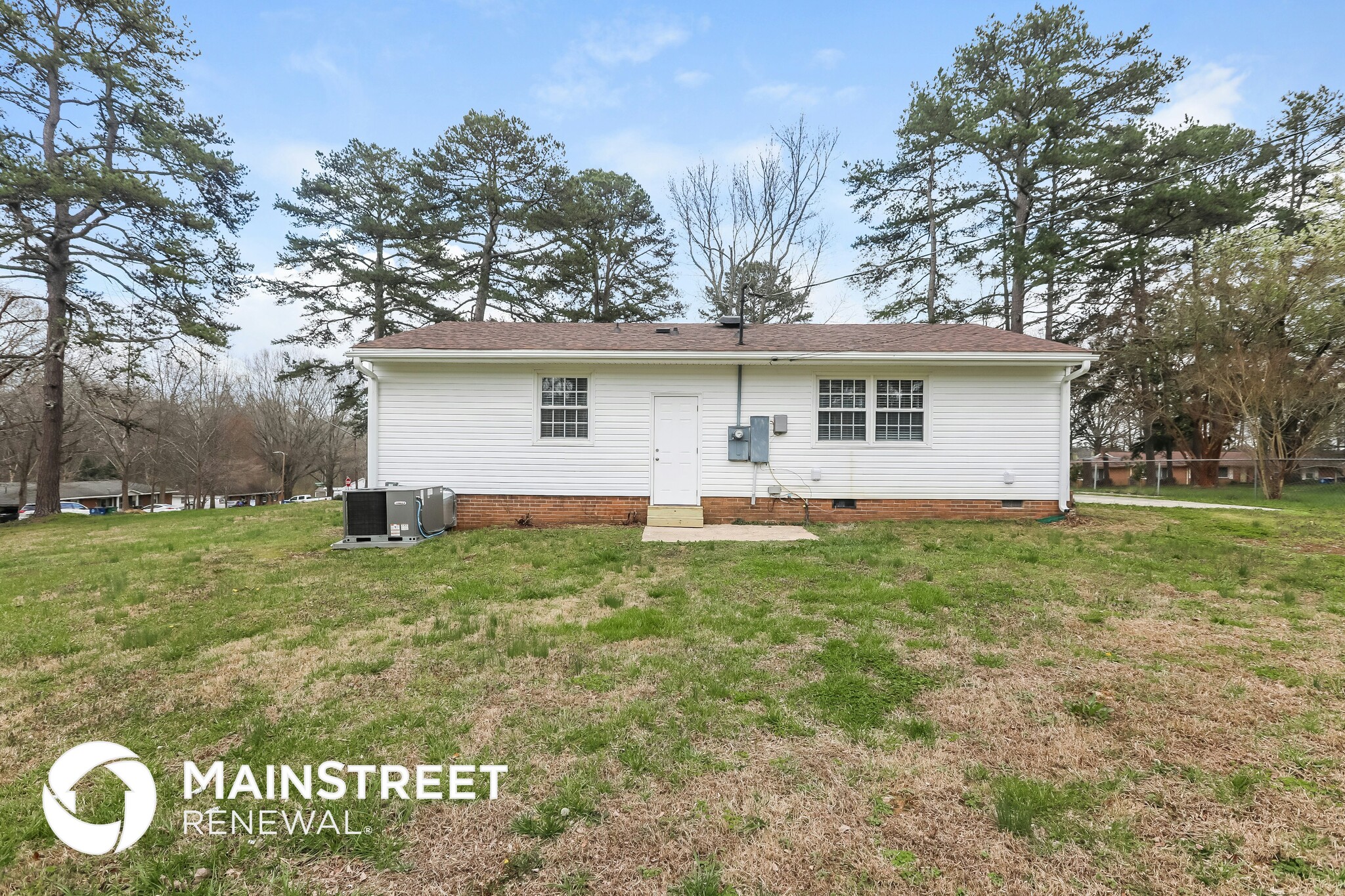 Building Photo - 319 Cedarwood Ln