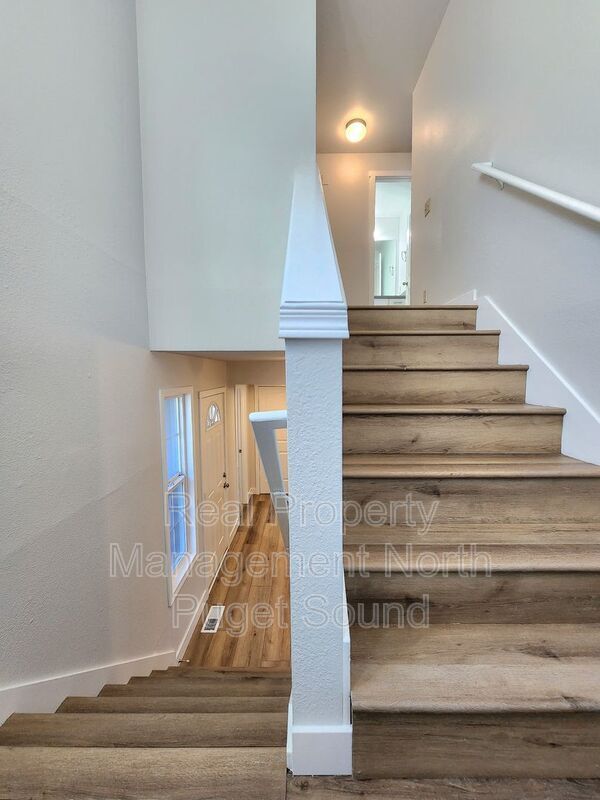 Building Photo - 13612 36th Pl W