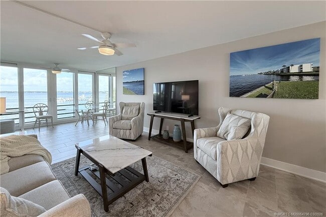 Building Photo - 1950 SW Palm City Rd