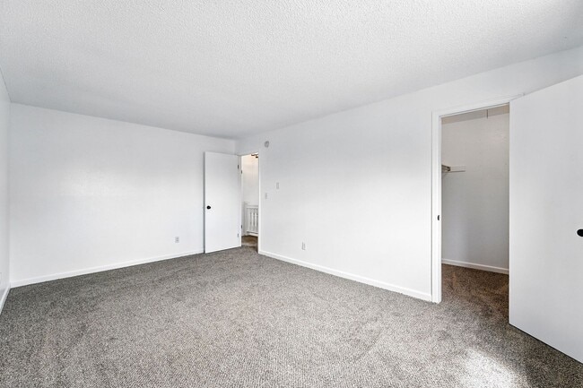 Building Photo - Spacious Tri-Level Home on Corner Lot – Av...
