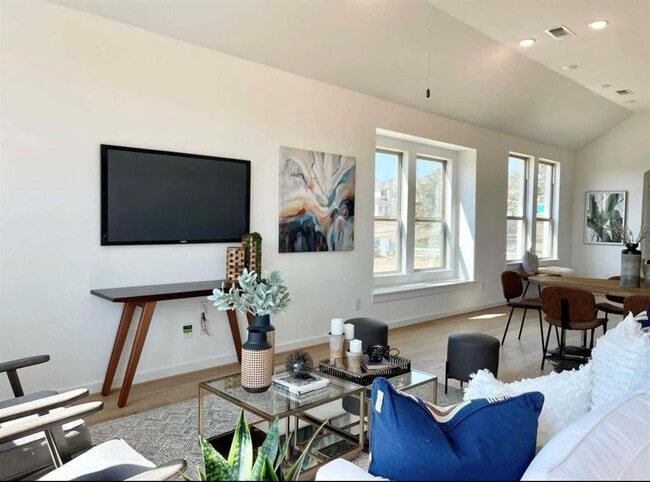 Building Photo - 1116 Addison Ln