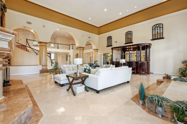 Building Photo - 459 Flores De Oro