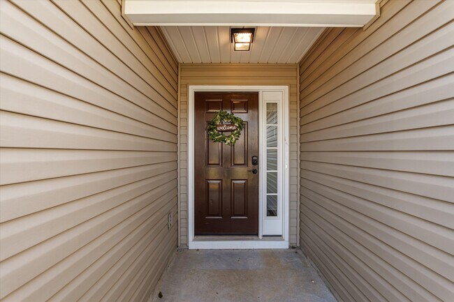 Building Photo - 570 Lory Ln