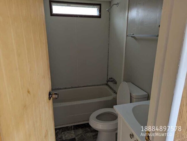 Building Photo - 3010 21st St Ln NE