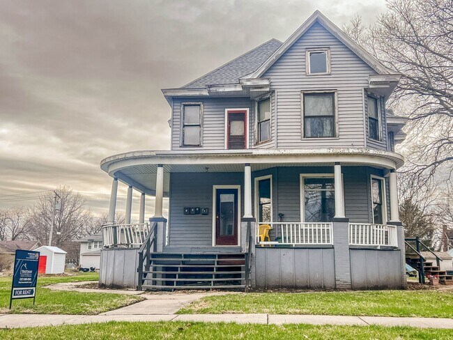 Building Photo - 521 N Lott Blvd