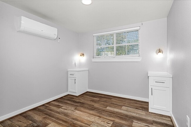 Building Photo - 12922 Longstreet Rd