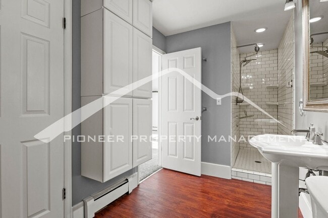 Building Photo - Charming 2-Bedroom + Office in the Histori...